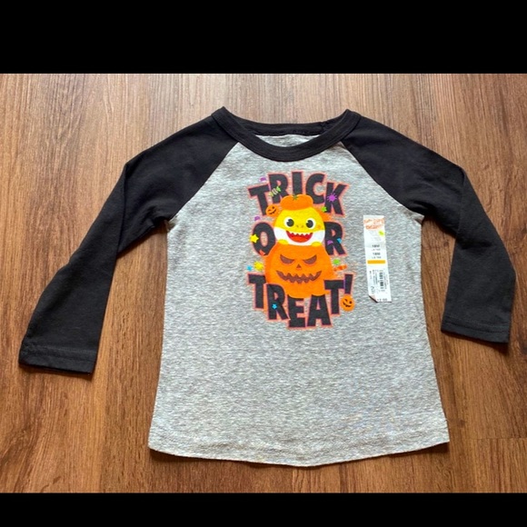 Baby Shark Trick or Treat Halloween Shirt- New! - Picture 2 of 2